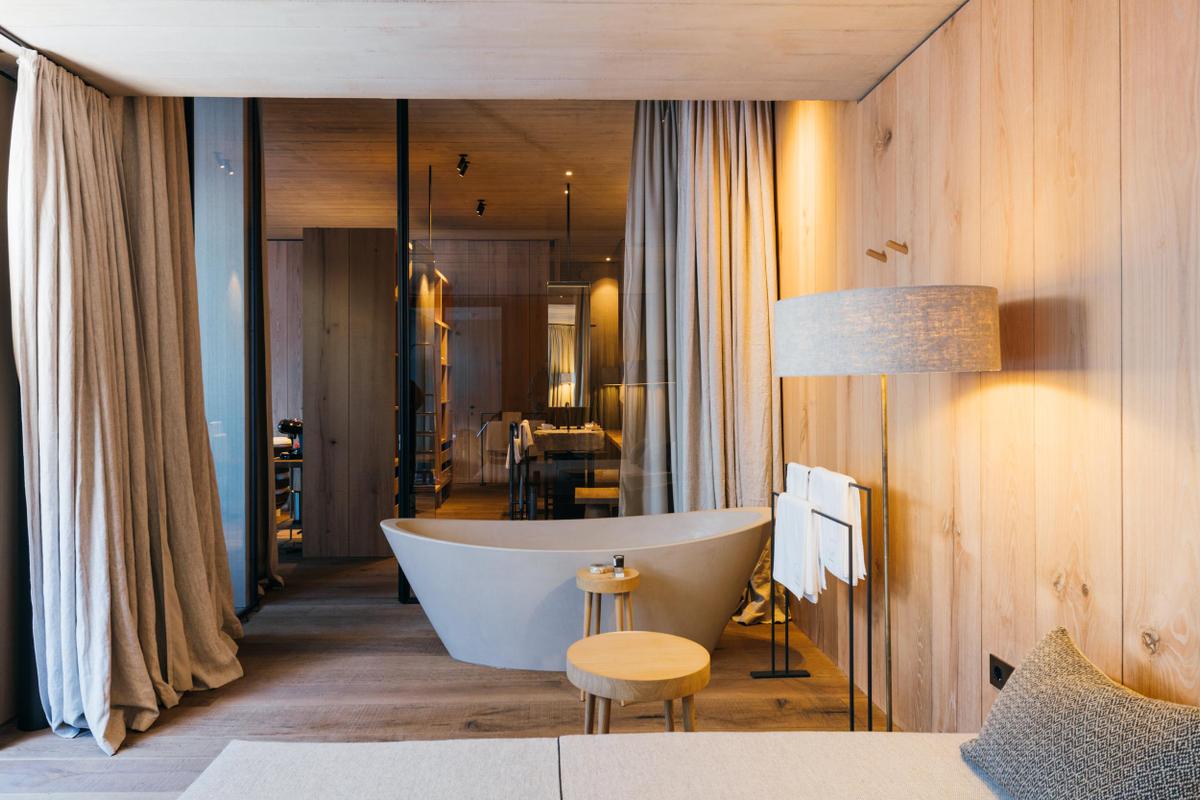 Wiesergut_Mountain Escape Suite with freestanding bathtub